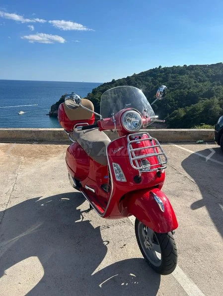 Piaggio-Vespa GTS 250IE